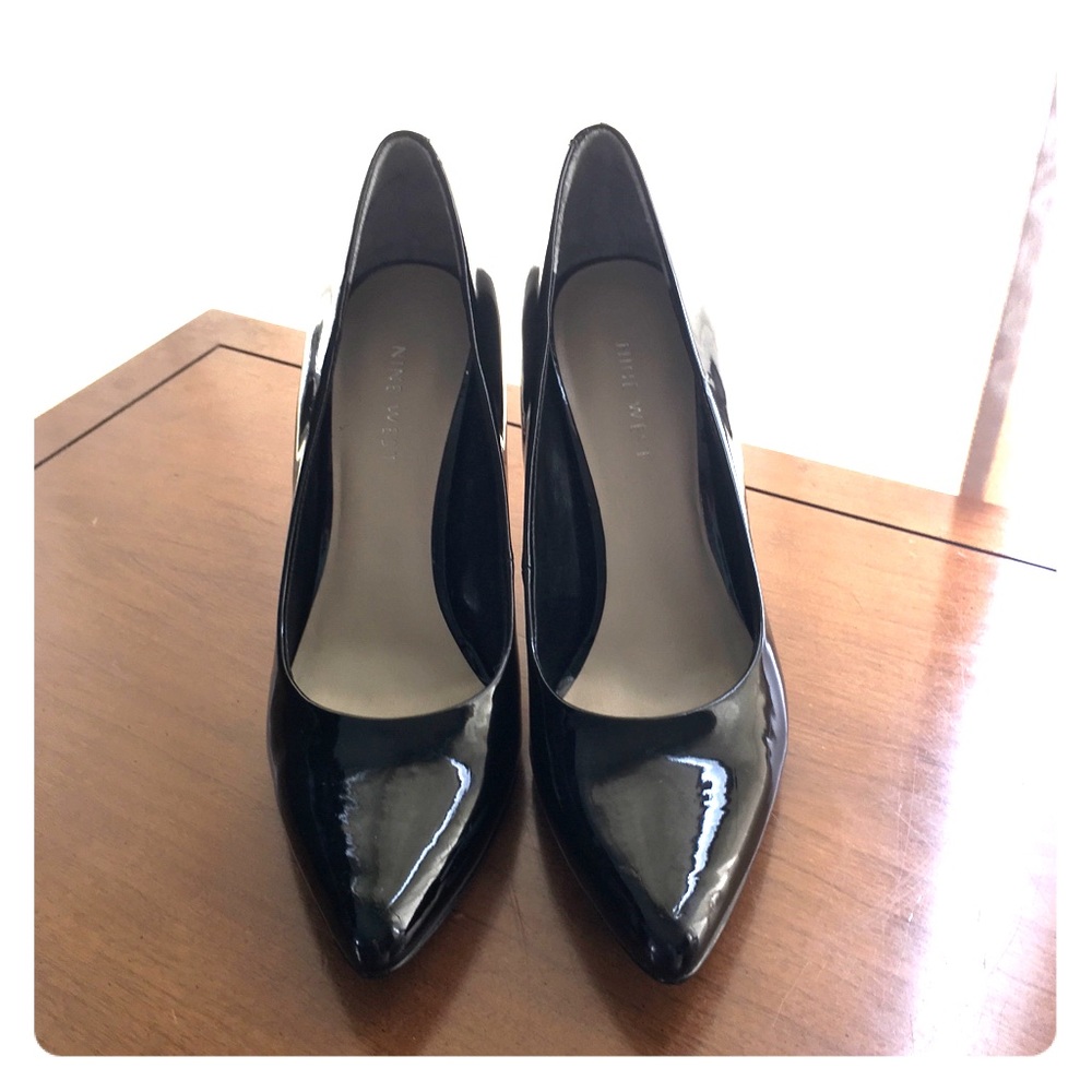 Classic! Nine West 71/2 patent leather black pumps